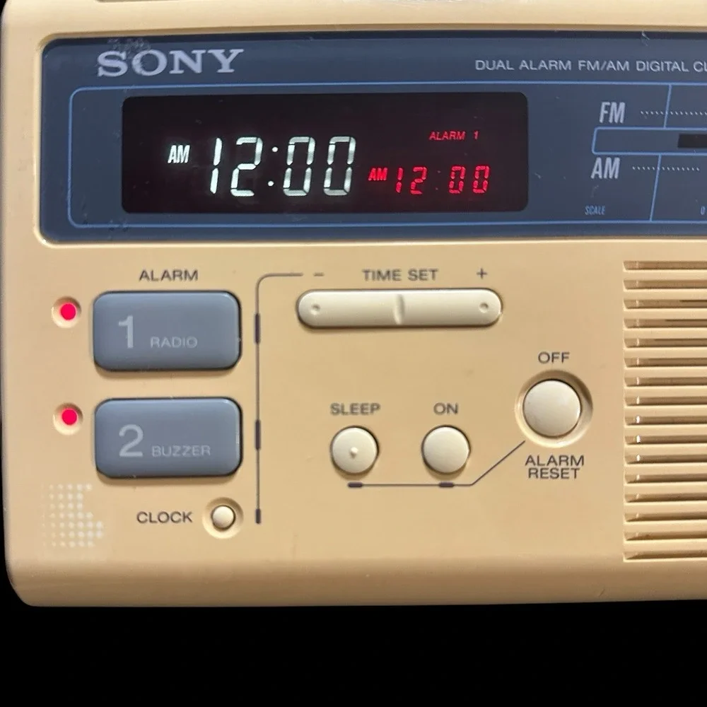 Sony Dream Machine Dual Alarm Digital Clock Radio‎ ICF-C221W Vtg Beige Tested
